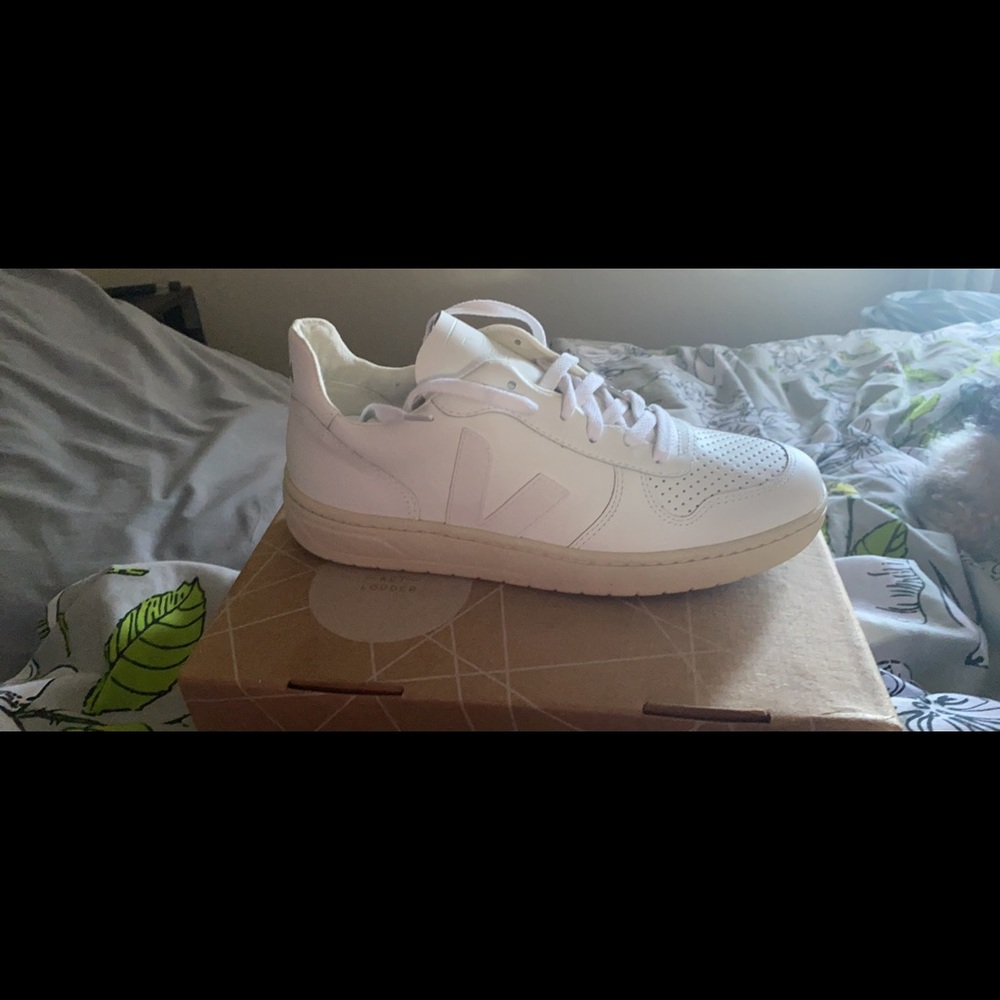 Veja V10 leather sneakers